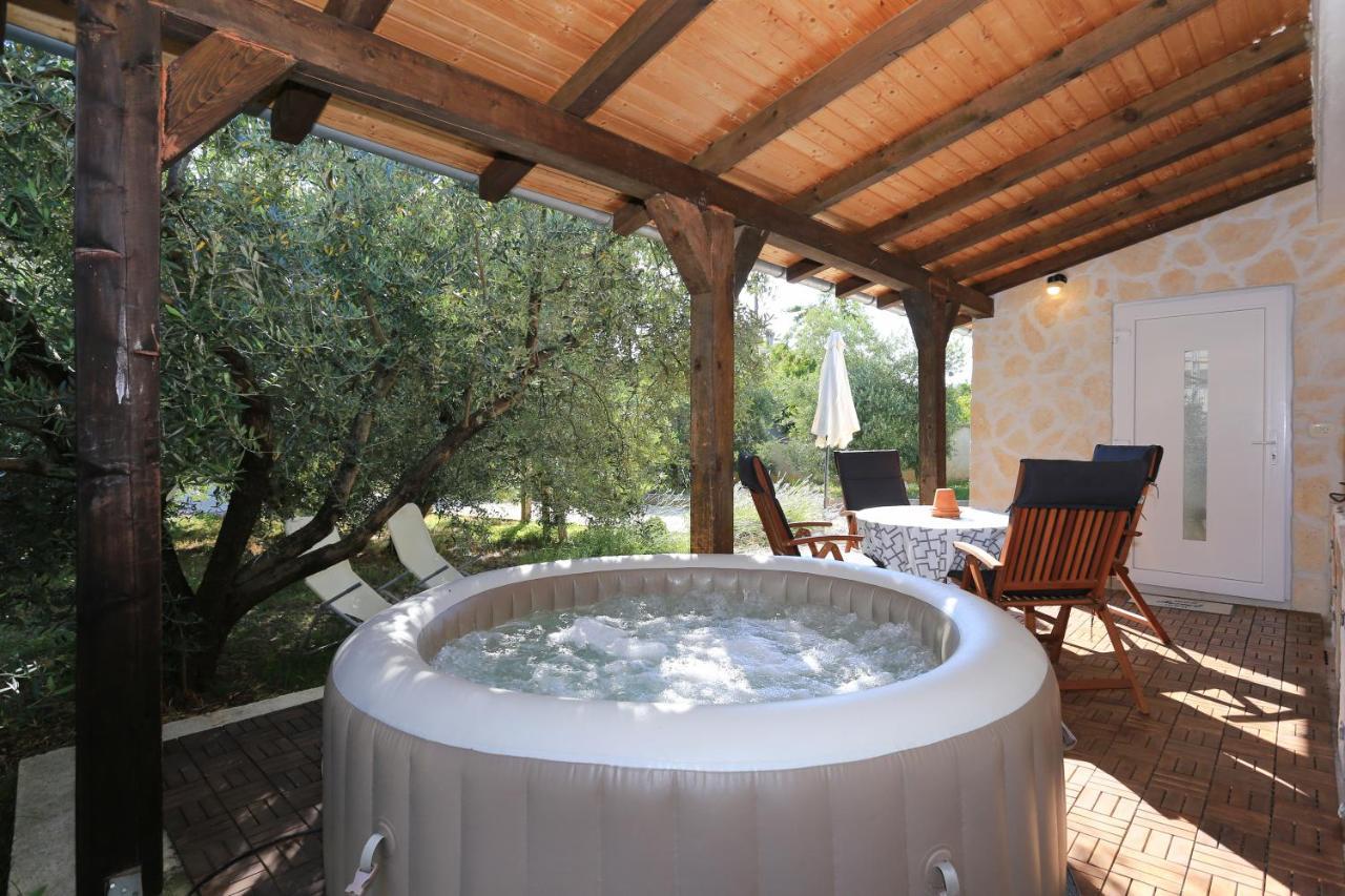 Вилла Hacienda Mia With Yacuzzi,Bbq , Free Parking Задар Экстерьер фото